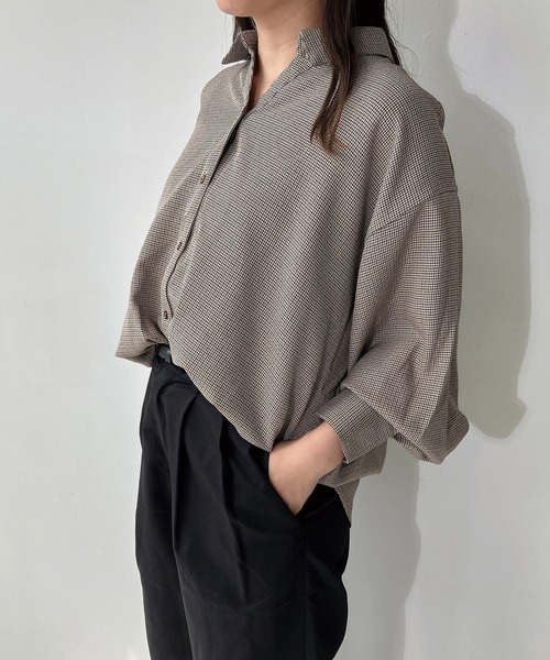AS KNOW AS plus(アズノゥアズプラス)の「◇後レースアップスキッパーシャツ(シャツ/ブラウス・レディース・ベージュ系/グリーン系/ブルー系/オフホワイト/ブラウン系/レッド系/ネイビー系1/ブルー系1/アイボリー系1/グリーン系1/ネイビー系2/ライトグリーン系2/ブルー系2/アイボリー系2・FREE)」の3枚目の写真