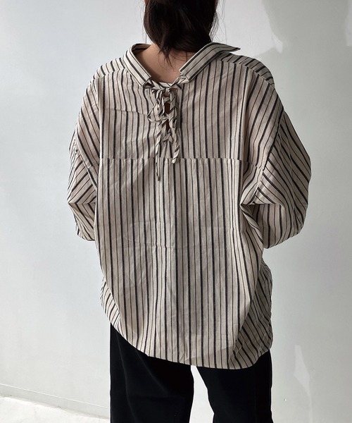 AS KNOW AS plus(アズノゥアズプラス)の「◇後レースアップスキッパーシャツ(シャツ/ブラウス・レディース・ベージュ系/グリーン系/ブルー系/オフホワイト/ブラウン系/レッド系/ネイビー系1/ブルー系1/アイボリー系1/グリーン系1/ネイビー系2/ライトグリーン系2/ブルー系2/アイボリー系2・FREE)」の4枚目の写真