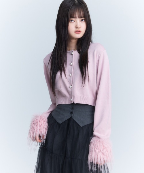 EIMY ISTOIRE（エイミーイストワール）の「フェイクフェザーカフスカーデ（ニット/セーター・レディース・ホワイト/ピンク/ブラック/サックスブルー/グレー・F）」の5枚目の写真