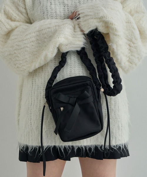 WEGO（ウィゴー）の「WEGO/リボンギャザーミニショルダー（ショルダーバッグ・レディース・ブラック/ワイン/シルバー/その他1・FREE）」の2枚目の写真