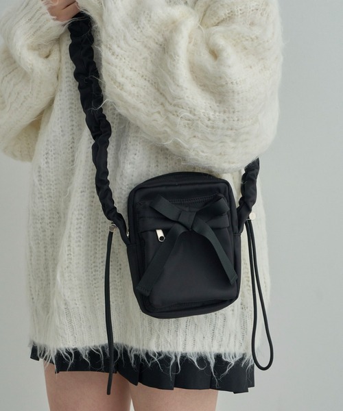 WEGO（ウィゴー）の「WEGO/リボンギャザーミニショルダー（ショルダーバッグ・レディース・ブラック/ワイン/シルバー/その他1・FREE）」の5枚目の写真