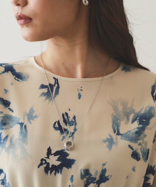 OPAQUE.CLIP（オペークドットクリップ）の「◆カラーダブルリングネックレス（ネックレス・レディース・ライトブルー/オフホワイト/ブラウン系・00）」の4枚目の写真