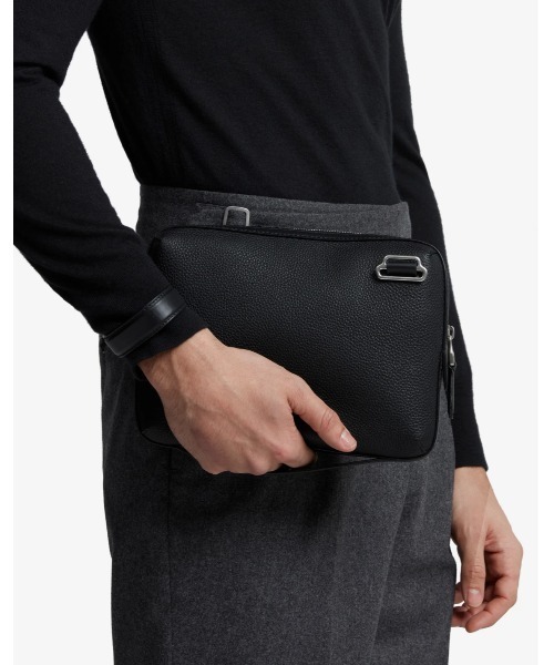 dunhill(ダンヒル)の「1893ハーネス シティ メッセンジャー バッグ / 1893 HARNESS CITY MESSENGER, BLACK(メッセンジャーバッグ・メンズ・ブラック・ONE SIZE)」の7枚目の写真