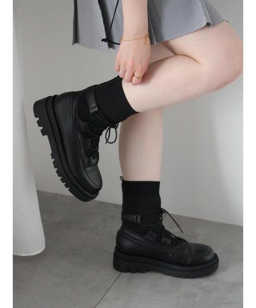 ehka sopo（エヘカソポ）の「レースアップニットブーツ（ブーツ・レディース・オフホワイト/ブラック・M/L）」の3枚目の写真