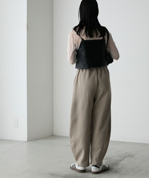 forksy.(フォルクシー)の「【forksy.】裏起毛カーブイージーパンツ(スウェットパンツ・レディース・ブラック/クリーム/スミクロ/ベージュ・FREE)」の14枚目の写真