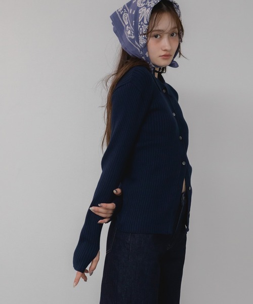 HEILIS(ヘイリス)の「【定番人気!HIT ITEM!】【original】フィンガーホール付きロングスリーブラメポロニット/ブラック グレー チャコール ブルー ブラウン モカ ベージュ ネイビー ニット トップス リブ カーディガン 長袖 プルオーバー ノームコア シティガール 春服 秋服 冬服 韓国 シンプル 無地 リブ カーディガン ラメ オフィスカジュアル 指抜き 指穴 前開き コンパクト 長袖 トップス(ポロシャツ・レディース・モカ/ブラック/グレー/ブルー/ネイビー/ブラウン/ピンク・FREE)」の20枚目の写真