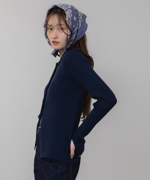 HEILIS(ヘイリス)の「【定番人気!HIT ITEM!】【original】フィンガーホール付きロングスリーブラメポロニット/ブラック グレー チャコール ブルー ブラウン モカ ベージュ ネイビー ニット トップス リブ カーディガン 長袖 プルオーバー ノームコア シティガール 春服 秋服 冬服 韓国 シンプル 無地 リブ カーディガン ラメ オフィスカジュアル 指抜き 指穴 前開き コンパクト 長袖 トップス(ポロシャツ・レディース・モカ/ブラック/グレー/ブルー/ネイビー/ブラウン/ピンク・FREE)」の21枚目の写真
