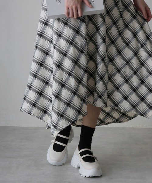 DEMETER(デメテル)の「軽量厚底 プラットフォーム スニーカーライク ストラップパンプス(パンプス・レディース・アイボリー/ブラック/シルバー・M/S/LL/L)」の21枚目の写真