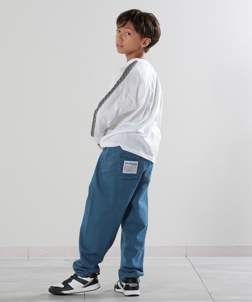 SHOO・LA・RUE（シューラルー）の「【110-140cm/男女兼用】ストレッチデニムタックパンツ（デニムパンツ・キッズ・ブルー系5/ブルー系その他7・11/12/13/14）」の12枚目の写真