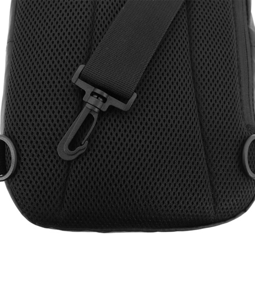 MICHAEL LINNELL(マイケル リンネル)の「【MICHAEL LINNELL/マイケルリンネル】Shoulderbag/ ワンショルダーボディバッグ(容量:約8L)(ボディバッグ/ウエストポーチ・メンズ・ブラック・FREE)」の12枚目の写真
