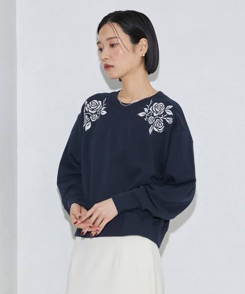 Firsthand（ファーストハンド）の「Firsthand/ファーストハンド オーガニックコットン ローズ刺繍スウェット（スウェット・レディース・オートミール/ネイビー/チャコールグレー・FREE）」の3枚目の写真