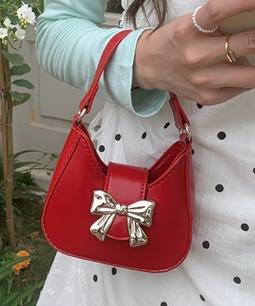 Vipoa(ヴィポア)の「Ribbon small bag(ショルダーバッグ・レディース・レッド/ピンク/ホワイト/ブラック/シルバー・FREE)」の5枚目の写真