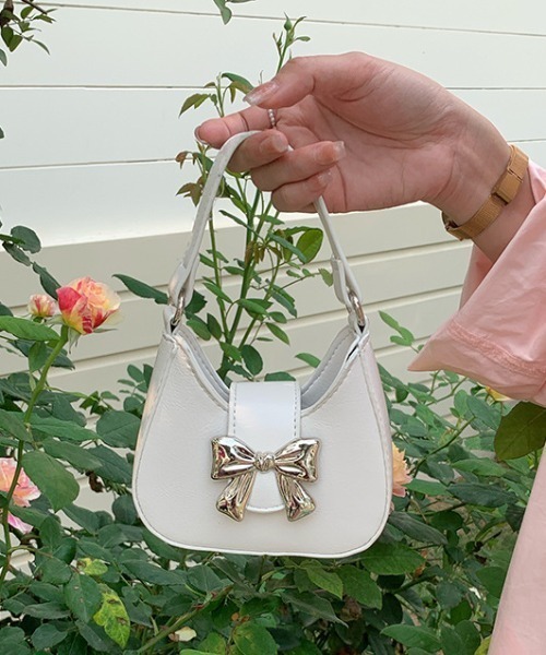 Vipoa(ヴィポア)の「Ribbon small bag(ショルダーバッグ・レディース・レッド/ピンク/ホワイト/ブラック/シルバー・FREE)」の11枚目の写真
