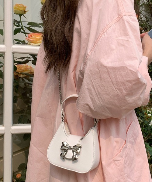 Vipoa(ヴィポア)の「Ribbon small bag(ショルダーバッグ・レディース・レッド/ピンク/ホワイト/ブラック/シルバー・FREE)」の6枚目の写真