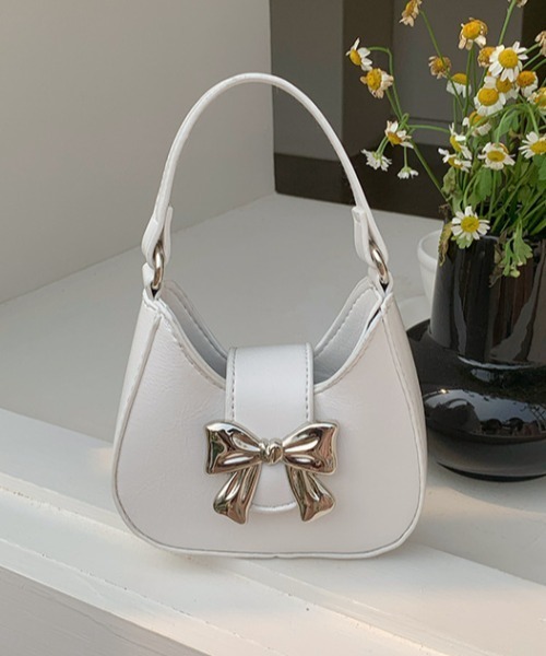 Vipoa(ヴィポア)の「Ribbon small bag(ショルダーバッグ・レディース・レッド/ピンク/ホワイト/ブラック/シルバー・FREE)」の7枚目の写真