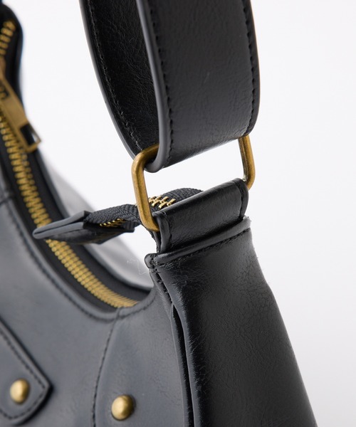 one after another NICE CLAUP（ワンアフターアナザーナイスクラップ）の「スタッズ付きシャーリングホーボーバッグ（ショルダーバッグ・レディース・ブラウン/アイボリー/ブラック/ベージュ・FREE）」の11枚目の写真