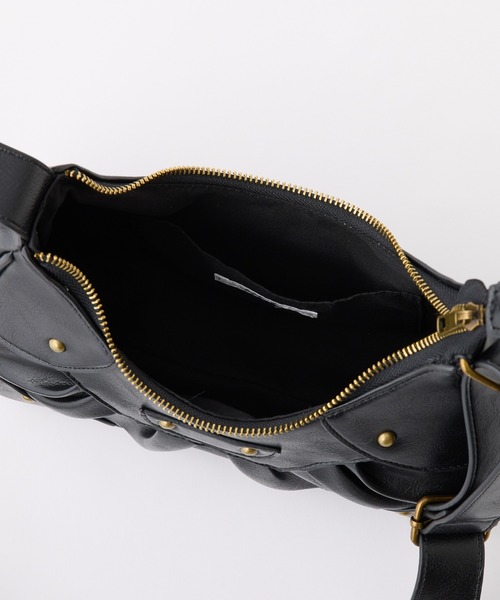 one after another NICE CLAUP（ワンアフターアナザーナイスクラップ）の「スタッズ付きシャーリングホーボーバッグ（ショルダーバッグ・レディース・ブラウン/アイボリー/ブラック/ベージュ・FREE）」の13枚目の写真