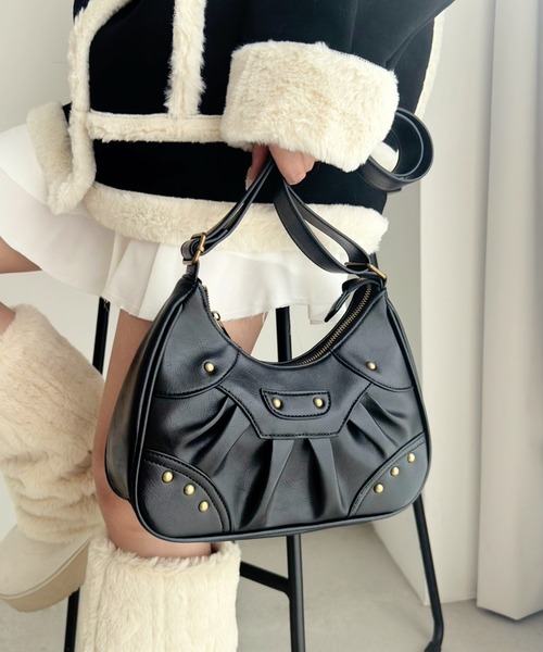 one after another NICE CLAUP（ワンアフターアナザーナイスクラップ）の「スタッズ付きシャーリングホーボーバッグ（ショルダーバッグ・レディース・ブラウン/アイボリー/ブラック/ベージュ・FREE）」の15枚目の写真