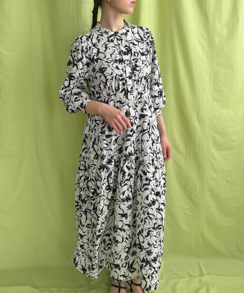 LHELBIE(レルビエ)の「フラワープリントワンピース(ワンピース・レディース・ブラック/オフホワイト・M)」の20枚目の写真