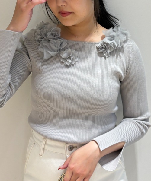 ★完売色★新品タグ付き★アプワイザーリッシェ　フラワー刺繍ニット　グレージュ Apuweiser-riche - 2025春☆完売☆新品☆アプワイザーリッシェ