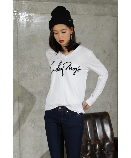 AZUL by moussy(アズールバイマウジー)の「Sunday Mojo V/NロンT(Tシャツ/カットソー・レディース・オフホワイト/トップグレー/ブラック/ダークブラウン・SMALL/X-LARGE/MEDIUM/LARGE)」の2枚目の写真