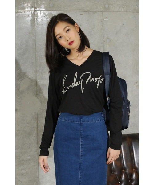 AZUL by moussy(アズールバイマウジー)の「Sunday Mojo V/NロンT(Tシャツ/カットソー・レディース・オフホワイト/トップグレー/ブラック/ダークブラウン・SMALL/X-LARGE/MEDIUM/LARGE)」の3枚目の写真