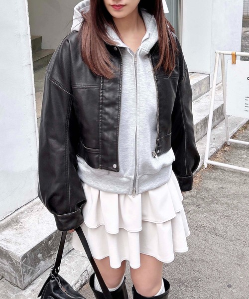 INGNI(イング)の「ヴィンテージライクフェイクレザーショートブルゾン(ブルゾン・レディース・ブラウン/ブラック・M)」の5枚目の写真
