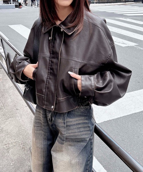 INGNI(イング)の「ヴィンテージライクフェイクレザーショートブルゾン(ブルゾン・レディース・ブラウン/ブラック・M)」の10枚目の写真