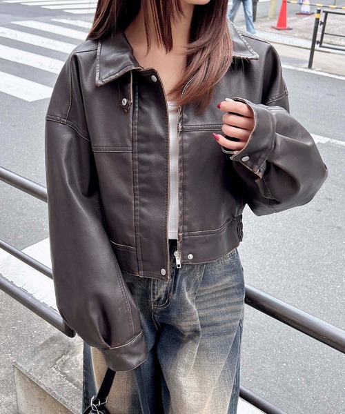 INGNI(イング)の「ヴィンテージライクフェイクレザーショートブルゾン(ブルゾン・レディース・ブラウン/ブラック・M)」の11枚目の写真