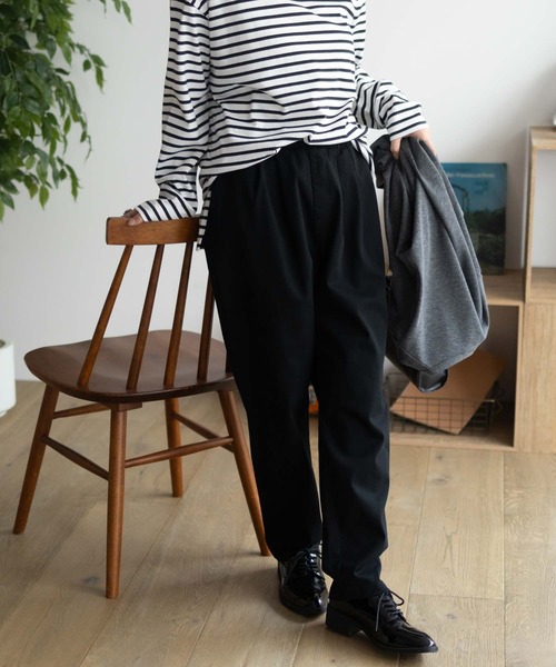 NAVY(ネイビー)の「NAVY ストレッチチノテーパードパンツ(チノパンツ・レディース・ベージュ/ブラック・L/M)」の1枚目の写真