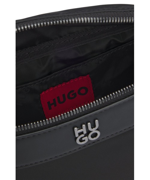 HUGO(ヒューゴ)の「ツイル ベルトバッグ スタックロゴディテール(ボディバッグ/ウエストポーチ・メンズ・ブラック・ONESIZE)」の4枚目の写真