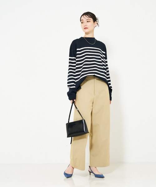 qualite（カリテ）の「コットンストレッチハイネックニット/春服/オフィスカジュアル/ボーダーニット（ニット/セーター・レディース・ダークネイビー/オフホワイト/グレイッシュベージュ・フリー）」の5枚目の写真