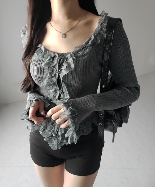 me+em select(ミームセレクト)の「【 3color 】レースフリルドッキングリブニットカーディガン / lace frill docking rib knit cardigan(カーディガン/ボレロ・レディース・グレー/ブラック/アイボリー・FREE)」の5枚目の写真