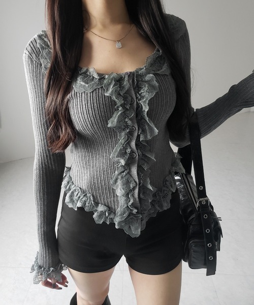 me+em select(ミームセレクト)の「【 3color 】レースフリルドッキングリブニットカーディガン / lace frill docking rib knit cardigan(カーディガン/ボレロ・レディース・グレー/ブラック/アイボリー・FREE)」の7枚目の写真