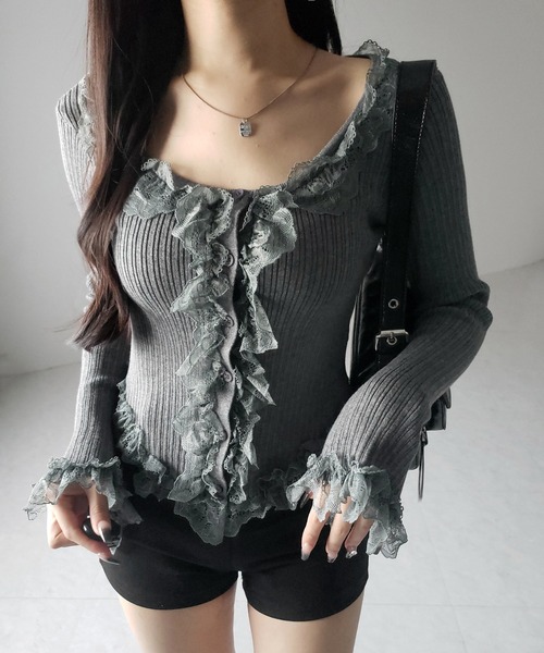 me+em select(ミームセレクト)の「【 3color 】レースフリルドッキングリブニットカーディガン / lace frill docking rib knit cardigan(カーディガン/ボレロ・レディース・グレー/ブラック/アイボリー・FREE)」の8枚目の写真