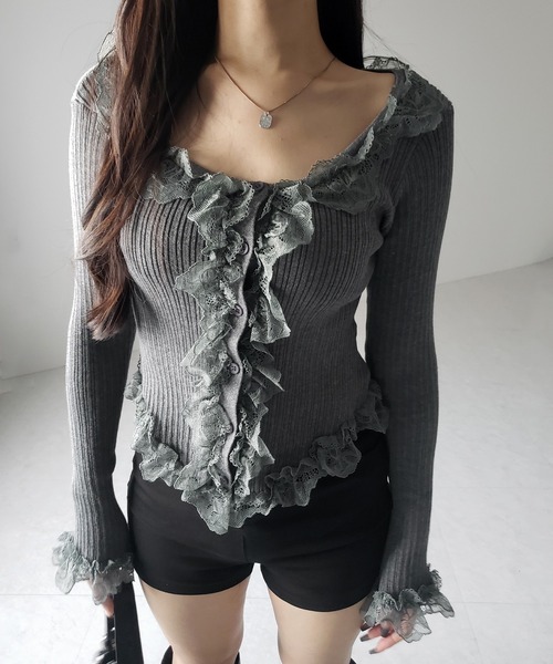 me+em select(ミームセレクト)の「【 3color 】レースフリルドッキングリブニットカーディガン / lace frill docking rib knit cardigan(カーディガン/ボレロ・レディース・グレー/ブラック/アイボリー・FREE)」の10枚目の写真