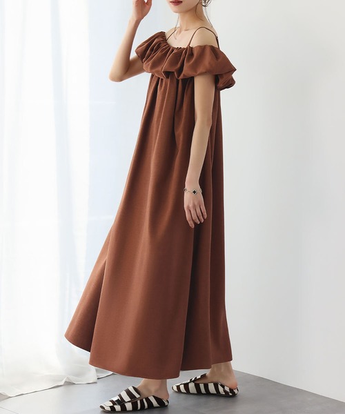 ELFRANK(エルフランク)の「2WAYオフショルダーギャザーフリルキャミワンピース(ワンピース・レディース・ベージュ/ネイビー/ブラウン・FREE)」の7枚目の写真