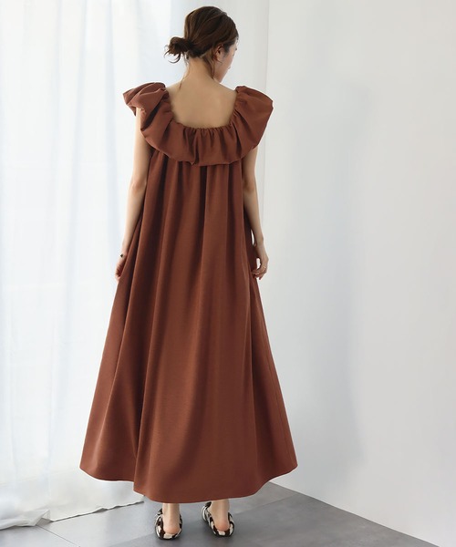 ELFRANK(エルフランク)の「2WAYオフショルダーギャザーフリルキャミワンピース(ワンピース・レディース・ベージュ/ネイビー/ブラウン・FREE)」の8枚目の写真