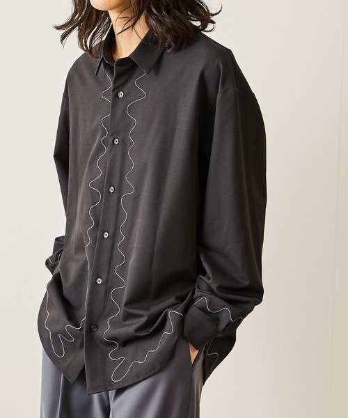 JUNRED（ジュンレッド）の「ウェーブ刺繍レギュラーカラーシャツ（シャツ/ブラウス・メンズ・ブラック/ホワイト・L/M/S）」の2枚目の写真