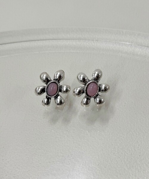 fredy emue（フレディエミュ）の「カラーストーンフラワーピアス（ピアス（両耳用）・レディース・ピンク/オリーブ/オフホワイト/ブルー・FREE）」の7枚目の写真