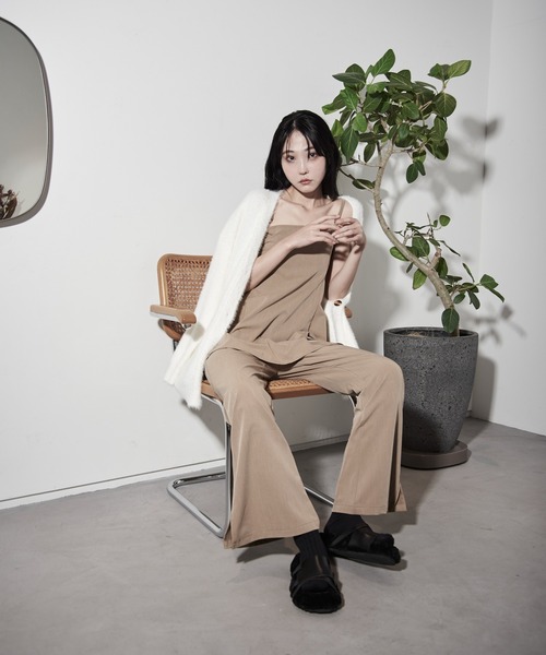 Y/lim（イリム）の「フレアパンツ　セットアップ対応（スラックス・レディース・ブラック/ベージュ・M/S）」の8枚目の写真