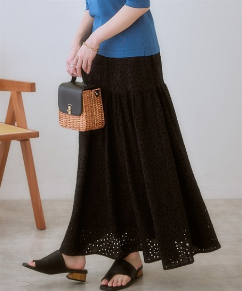 nissen（ニッセン）の「パンチングレースギャザーマキシスカート（スカート・レディース・オフホワイト/ブラック・S/M/L/LL）」の2枚目の写真