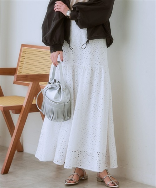 nissen（ニッセン）の「パンチングレースギャザーマキシスカート（スカート・レディース・オフホワイト/ブラック・S/M/L/LL）」の3枚目の写真