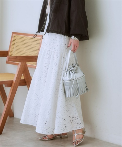 nissen（ニッセン）の「パンチングレースギャザーマキシスカート（スカート・レディース・オフホワイト/ブラック・S/M/L/LL）」の5枚目の写真