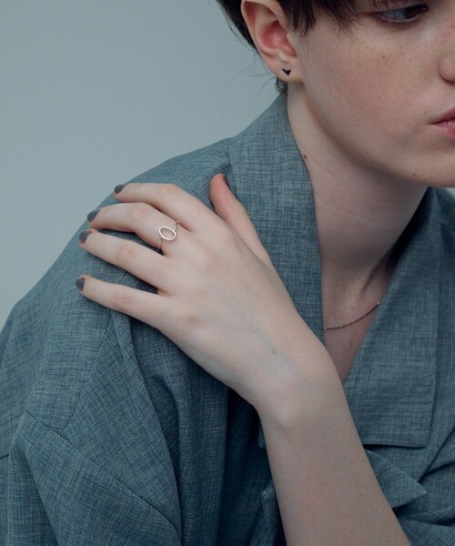 and cloud（アンドクラウド）の「Ink Window Ring（リング・レディース・シルバー/ブルー・#15/#13/#11/#9）」の7枚目の写真