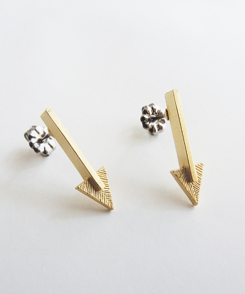 SCALA(スカラ)の「【SCALA/スカラ】アローピアス/made in JAPAN(日本製)(ピアス(両耳用)・レディース・ゴールド/アンティークゴールド・FREE)」の7枚目の写真