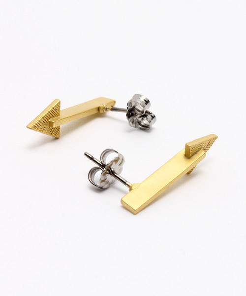 SCALA(スカラ)の「【SCALA/スカラ】アローピアス/made in JAPAN(日本製)(ピアス(両耳用)・レディース・ゴールド/アンティークゴールド・FREE)」の3枚目の写真