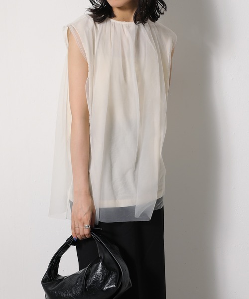 emesuelee(エメスーリー)の「接触冷感 UVカット 撥水加工 チュールレイヤードトップス(Tシャツ/カットソー・レディース・チャコールグレー/オフホワイト/ブラック・フリー)」の4枚目の写真