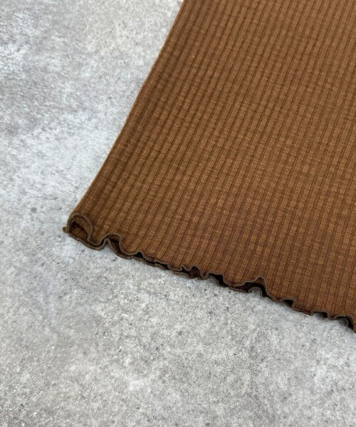 fredy emue（フレディエミュ）の「スラブテレコタンクトップ（Tシャツ/カットソー・レディース・ブラウン/オフホワイト/チャコールグレー/レッド・38）」の8枚目の写真