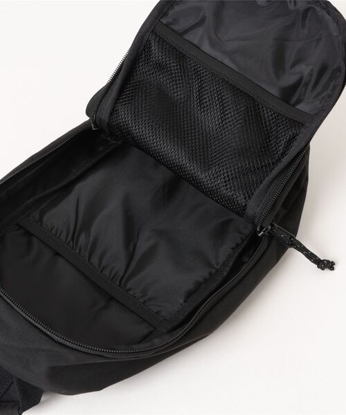 MLB(メジャーリーグベースボール)の「MLB CORDURA ワンポイントロゴボディバッグ2【パドレス】(ボディバッグ/ウエストポーチ・レディース・ブラック/カーキ・FREE)」の5枚目の写真